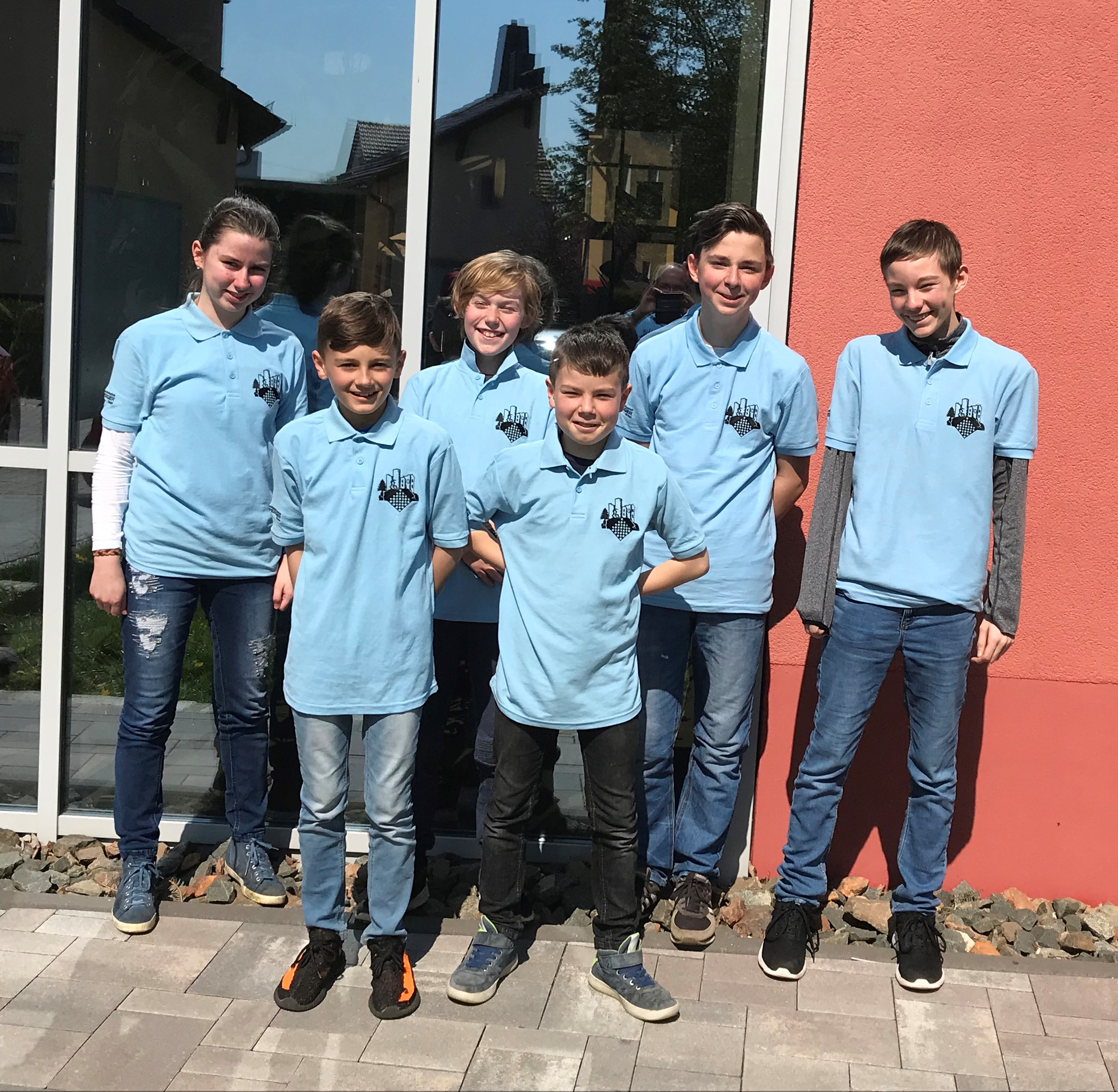 Unsere Teilnehmer bei der Thüringer Einzelmeisterschaft in ihren neuen Shirts